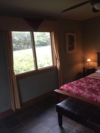 Pearlessence Vineyard Inn